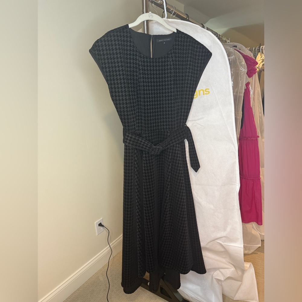 Abbey Glass Black Belted Midi Houndstooth print Dress with Crew Neck
